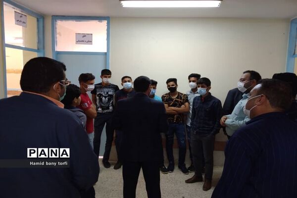 نواختن زنگ کتاب و کتابخوانی بصورت نمادین درهنرستان ولایت شهرستان حمیدیه