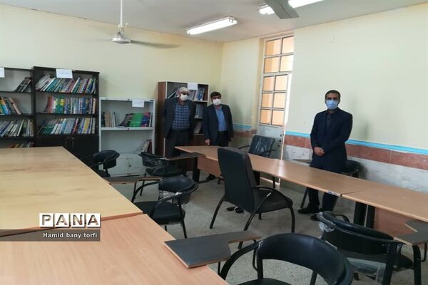 نواختن زنگ کتاب و کتابخوانی بصورت نمادین درهنرستان ولایت شهرستان حمیدیه