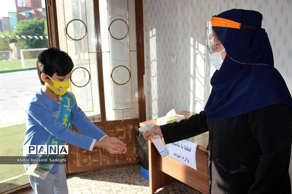 آیین نمادین هفته کتاب و کتابخوانی در دبستان شهید باهنر بوشهر