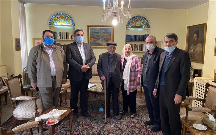 بازدید احمد مسجدجامعی و شهردار تهران از منزل «مهدی محقق» و «نوش‌آفرین انصاری»