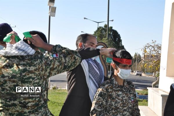 اجرا خیابانی گروه سرودعاشقان ولایت به مناسبت هفته بسیج درشهرستان خوسف