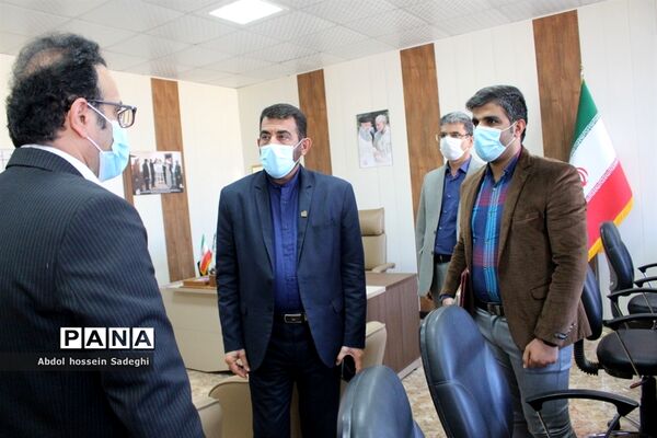 تجلیل از معلم نیک اندیش بردخونی توسط معاون پرورشی و فرهنگی استان بوشهر