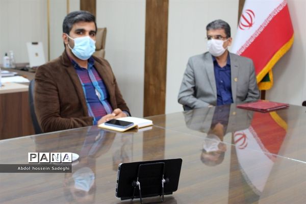 تجلیل از معلم نیک اندیش بردخونی توسط معاون پرورشی و فرهنگی استان بوشهر