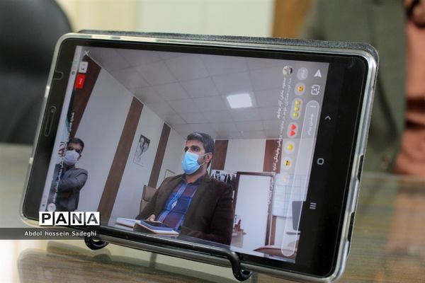 تجلیل از معلم نیک اندیش بردخونی توسط معاون پرورشی و فرهنگی استان بوشهر