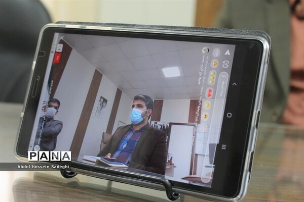 تجلیل از معلم نیک اندیش بردخونی توسط معاون پرورشی و فرهنگی استان بوشهر