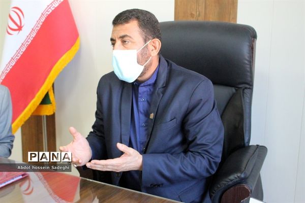 تجلیل از معلم نیک اندیش بردخونی توسط معاون پرورشی و فرهنگی استان بوشهر