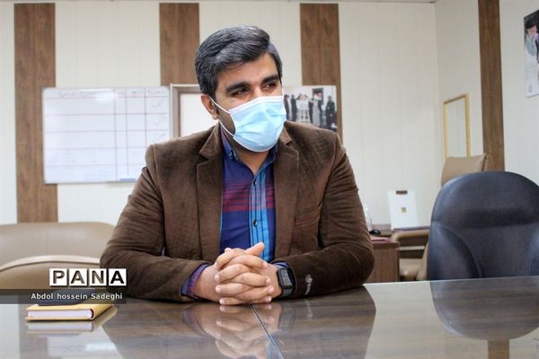 تجلیل از معلم نیک اندیش بردخونی توسط معاون پرورشی و فرهنگی استان بوشهر