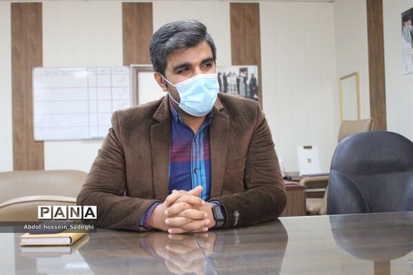 تجلیل از معلم نیک اندیش بردخونی توسط معاون پرورشی و فرهنگی استان بوشهر