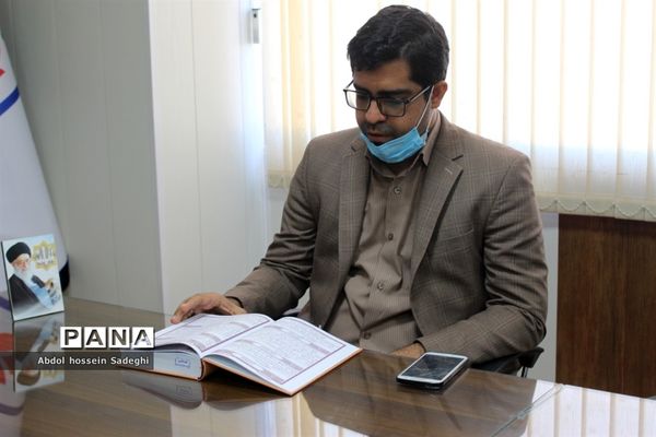 تجلیل از معلم نیک اندیش بردخونی توسط معاون پرورشی و فرهنگی استان بوشهر