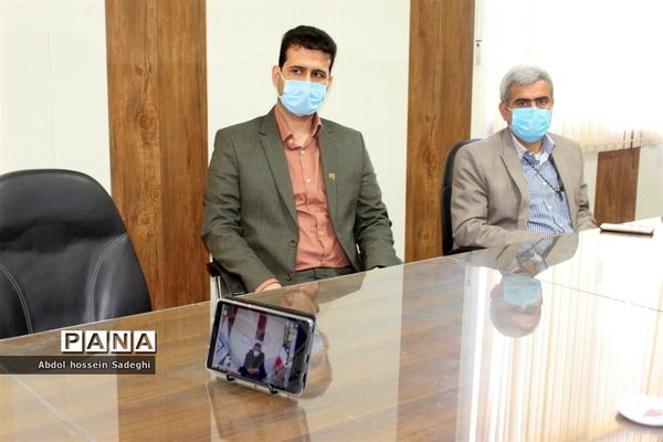 تجلیل از معلم نیک اندیش بردخونی توسط معاون پرورشی و فرهنگی استان بوشهر