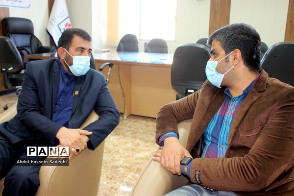 تجلیل از معلم نیک اندیش بردخونی توسط معاون پرورشی و فرهنگی استان بوشهر