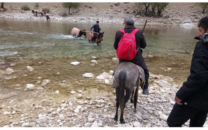 معلمانی که برای رسیدن به مرتفع‌ترین روستای بدون جاده 9 ساعت در راهند