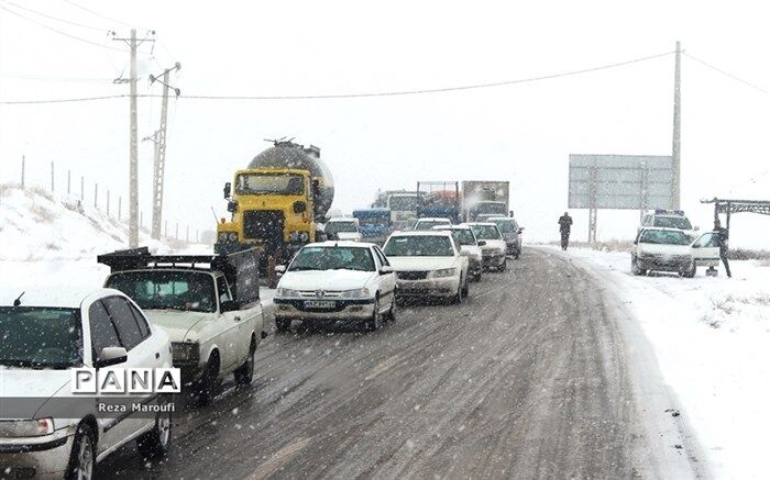 جاده‌های ۲۱ استان کشور برفی و بارانی است