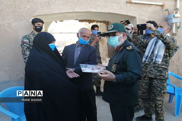 بازدید فرمانده سپاه انصارالرضا (ع) خراسان جنوبی از پروژه برق رسانی به روستای کوشه سفلی