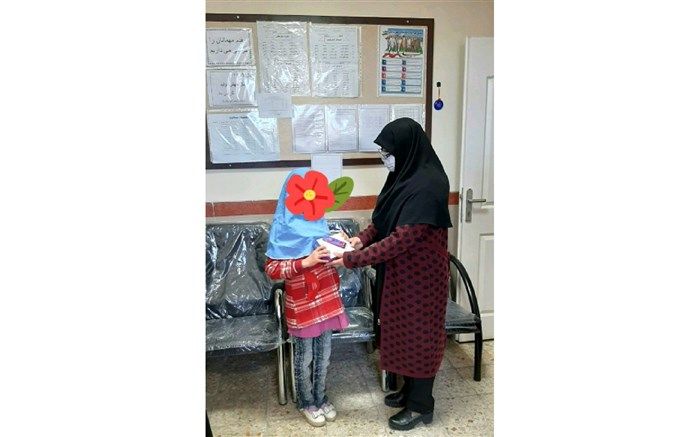 خرید تبلت توسط معلم پایه سوم برای دانش آموزانش