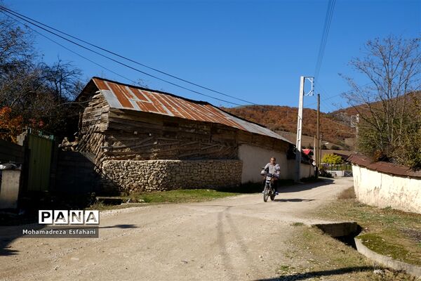 یک روز پاییزی در روستای مَجی