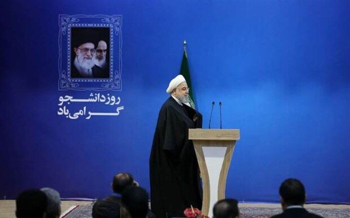 روحانی؛ رکورددار حضور در مراسم روز دانشجو