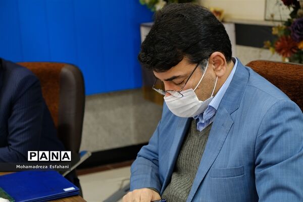 نشست استاندارمازندران با اعضای تشکل‌های‌ سازمان دانش‌آموزی