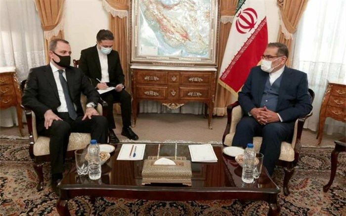 اعلام آمادگی شمخانی برای بازسازی مناطق آسیب‌دیده آذربایجان