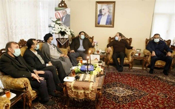 دیدار فرزندان شهدای شاخص انقلاب و دفاع مقدس با خانواده شهید فخری‌زاده