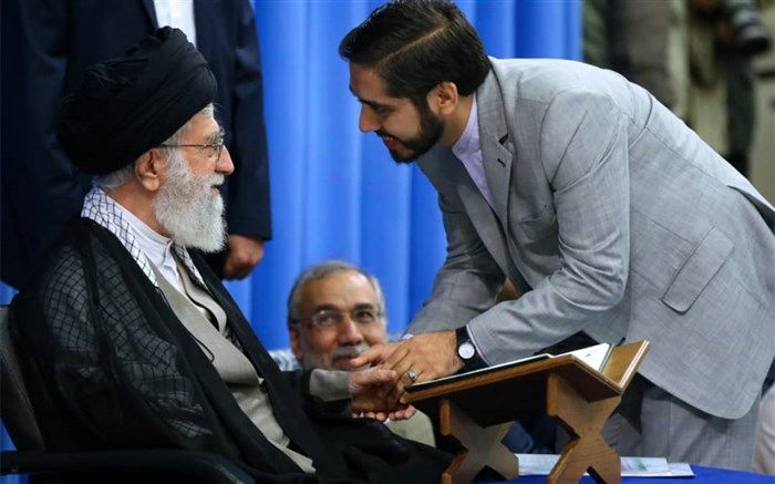 معلم پرورشی که قهرمان قرآنی دانش‌آموزانش می‌شود