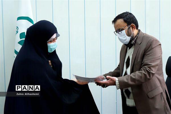 تجلیل از برگزیدگان جشنواره الگوهای برتر تدریس و تجارب برتر تربیتی