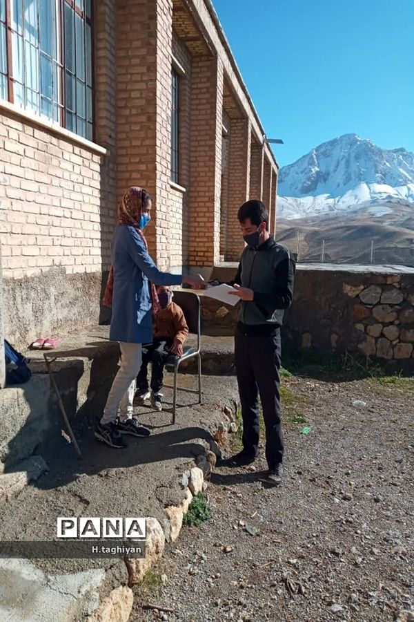 معلمان در سنگر خدمت به دانش‌آموزان محروم