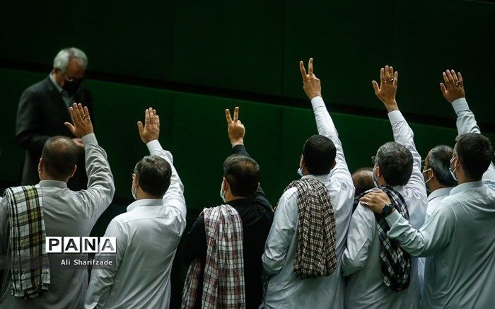 موافقت نمایندگان با عدم امکان کاندیداتوری «دوتابعیتی‌ها»