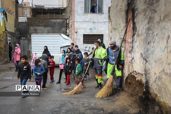 جشن یلدایی برای بچه های محله دروازه غار