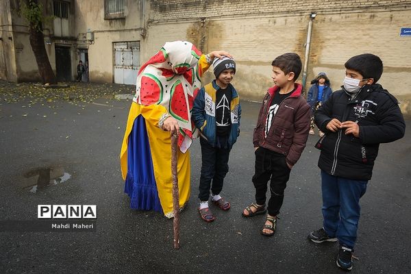جشن یلدایی برای بچه های محله دروازه غار