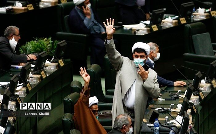 مجلس سابقه مدیریت اجرایی داوطلبان انتخابات ریاست جمهوری را به 4 سال کاهش داد