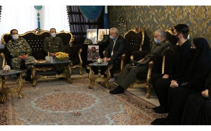 فرمانده کل ارتش با خانواده شهید جلیلوند دیدار کرد