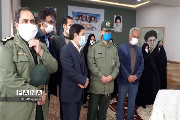 افتتاح دبیرخانه نکوداشت اولین سالگرد شهادت سردار سلیمانی مستقر در دبیرستان فرزانگان