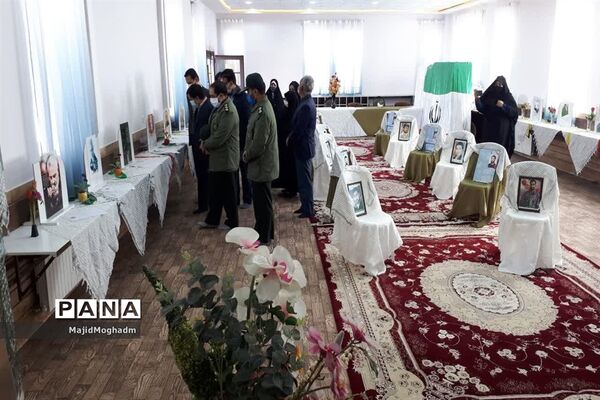افتتاح دبیرخانه نکوداشت اولین سالگرد شهادت سردار سلیمانی مستقر در دبیرستان فرزانگان