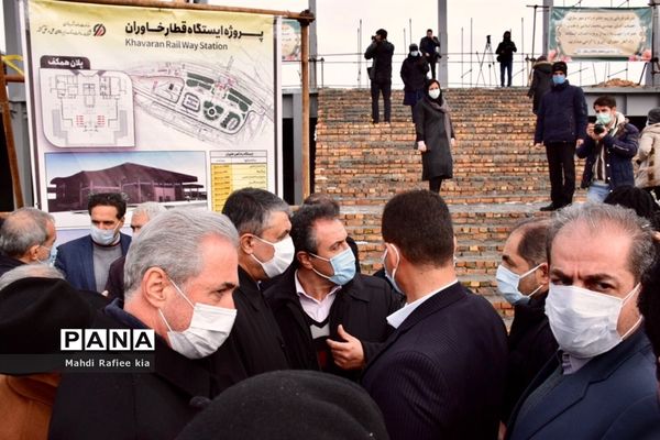 افتتاح مدرسه  و بازدید وزیر راه و شهرسازى از ایستگاه قطار