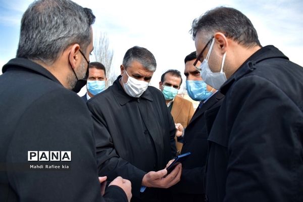 افتتاح مدرسه  و بازدید وزیر راه و شهرسازى از ایستگاه قطار