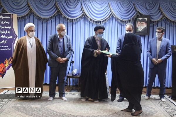 دیدار مدیرکل آموزش و پرورش آذربایجان شرقی و کارکنان معاونت سوادآموزی اداره‌کل با نماینده ولی فقیه در استان