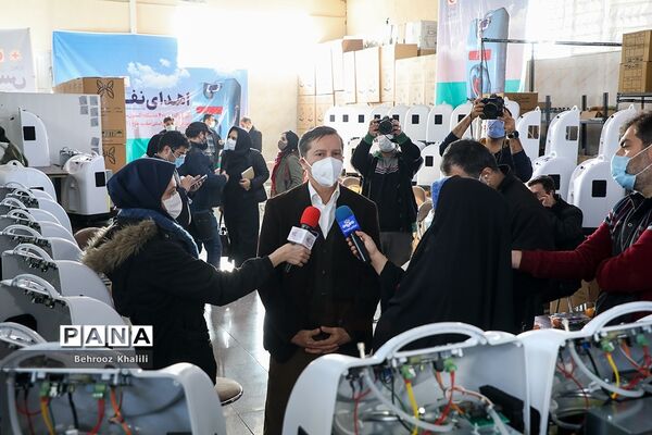 آیین رونمایی برای واگذاری 400 دستگاه اکسیژن‌ساز خانگی  اهدایی بین المللی صلیب سرخ