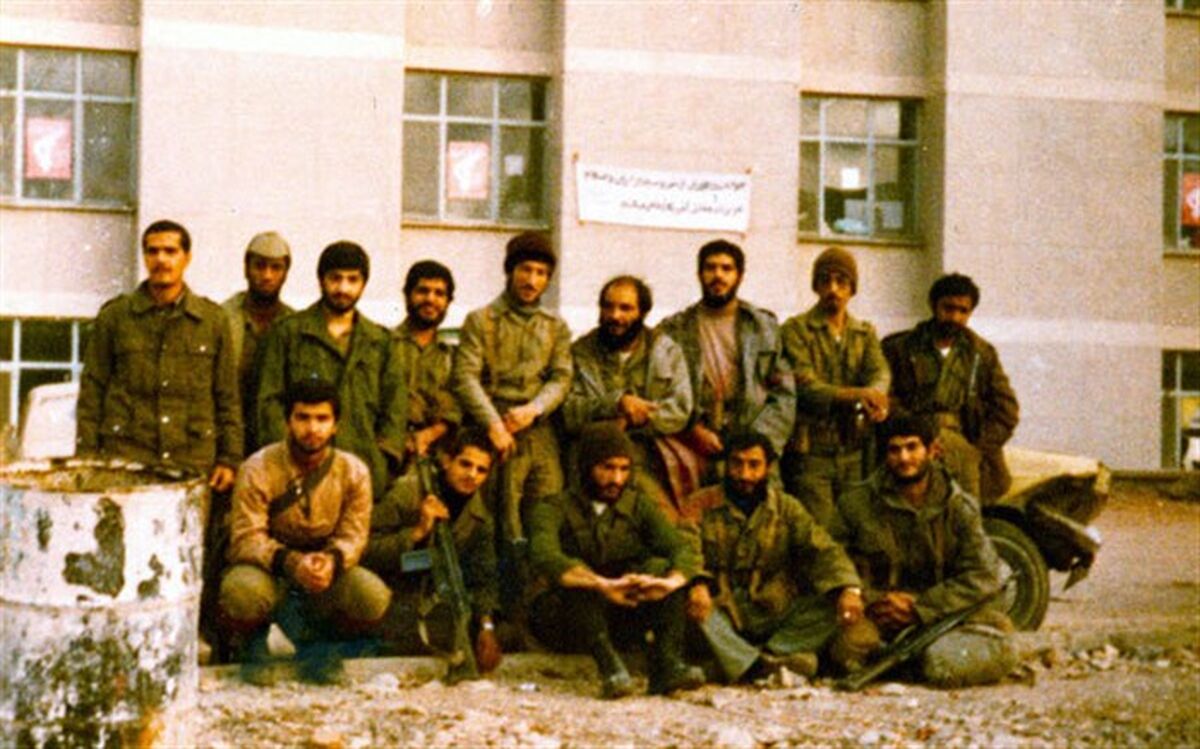 دستمال سرخ ها؛ مرور بخش های از تاریخ جنگ به روایت شاهدان زنده