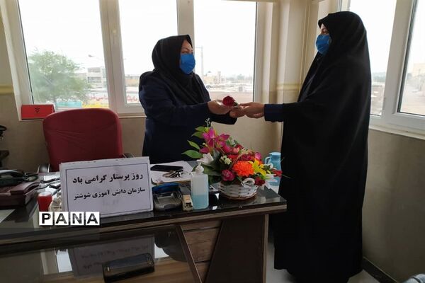 تقدیر پیشتازان سازمان دانش‌آموزی شوشتر از پرستاران و کادر درمان بیمارستان خاتم الانبیا (ص)