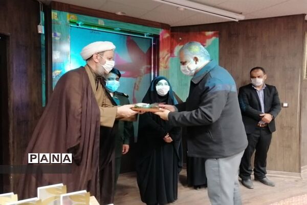 تجلیل مسئولان شهرستان کارون  از کادر درمان