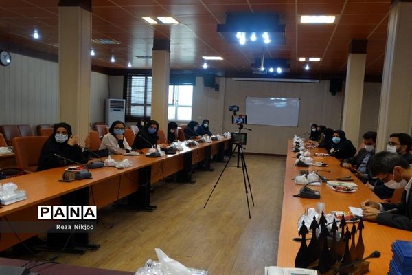 آیین تجلیل از منتخبین پژوهشگر و مولفان بهارستان یک