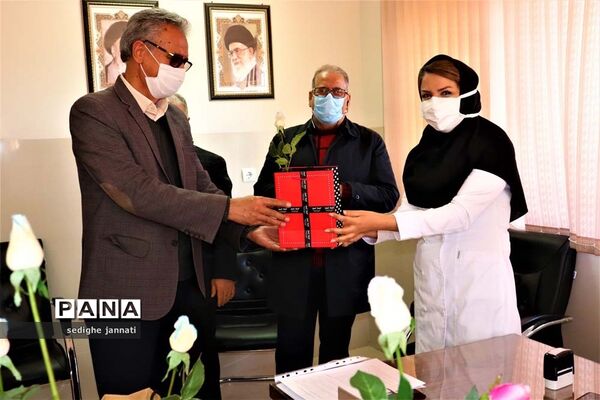 تجلیل جهادگران سنگر علم آموزی از مدافعان سلامت در آباده