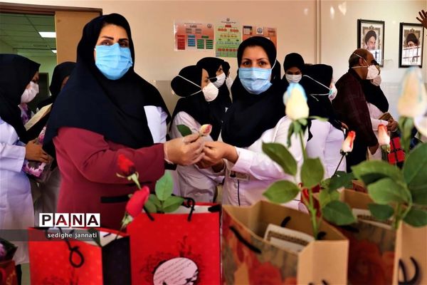 تجلیل جهادگران سنگر علم آموزی از مدافعان سلامت در آباده