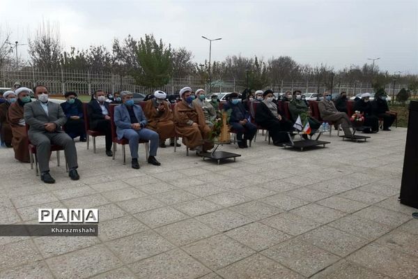 تقدیر فرماندار بهارستان از پرستاران بیمارستان امام حسین (ع)