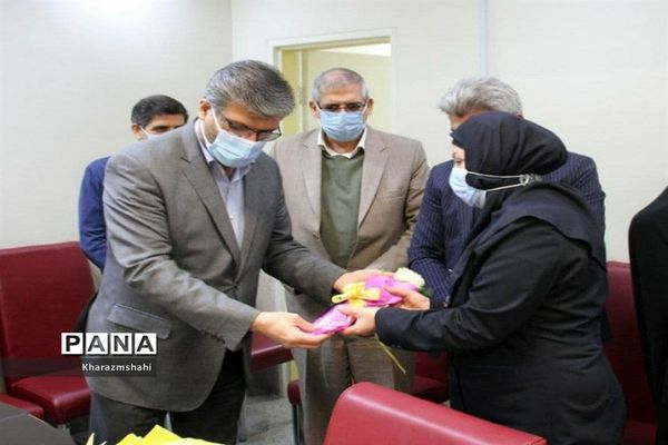 تقدیر فرماندار بهارستان از پرستاران بیمارستان امام حسین (ع)