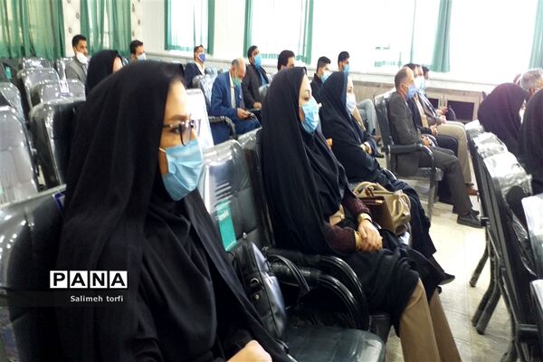 برگزاری جلسه مدیران مقطع ابتدایی درسالن اجتماعات اداره شهرستان حمیدیه