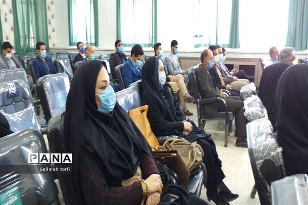 برگزاری جلسه مدیران مقطع ابتدایی درسالن اجتماعات اداره شهرستان حمیدیه