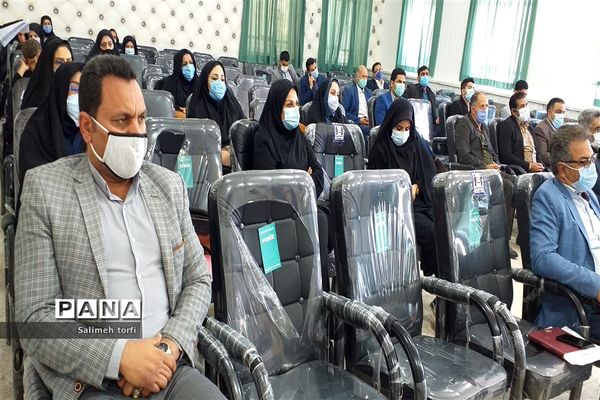 برگزاری جلسه مدیران مقطع ابتدایی درسالن اجتماعات اداره شهرستان حمیدیه