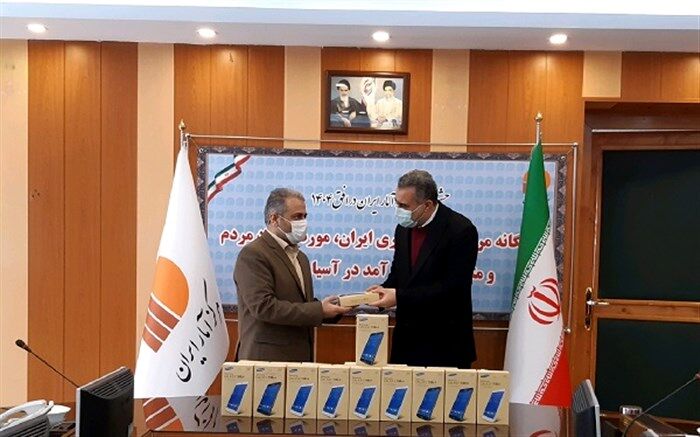 مرکز آمار ایران ۵۰۰ تبلت تحویل آموزش و پرورش مازندران داد